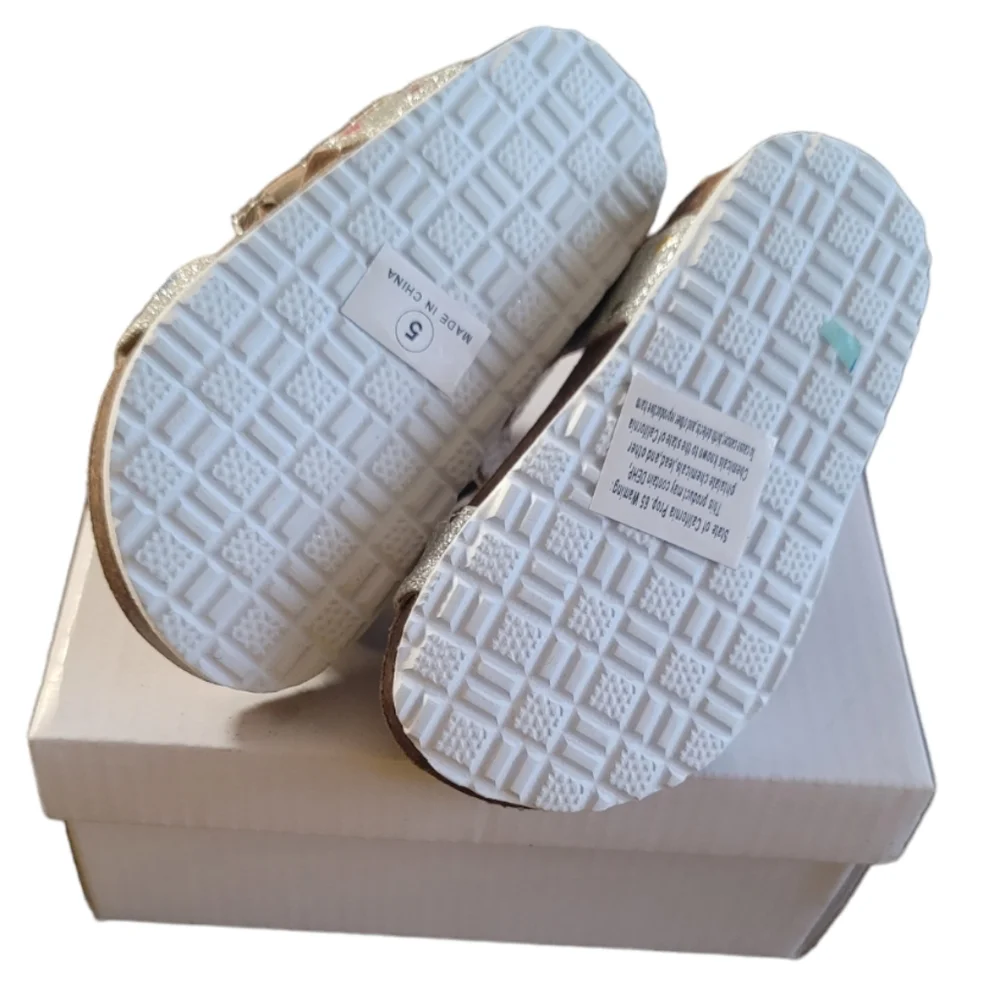 Chulis Toddler Girl Silver Shimmery Glitter Heart Detail Strap Closure Sandal, 5